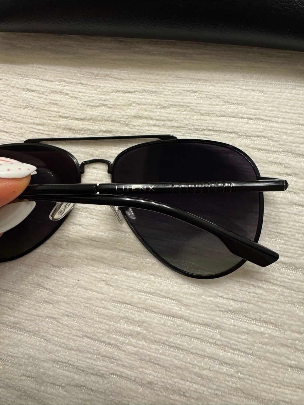 Classic Black Aviator Sunglasses – Minimalist Everyday Shades - Picture 5 of 6